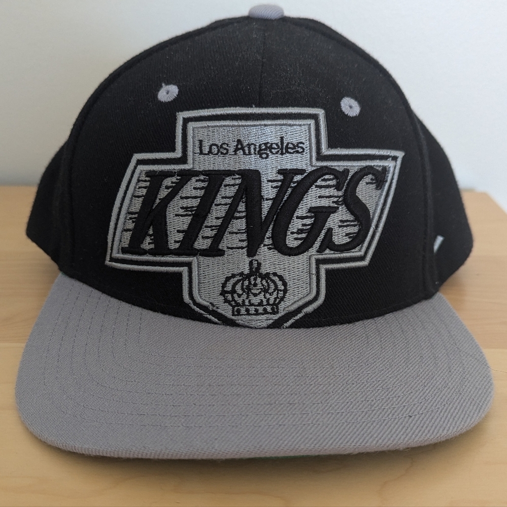 Los Angeles Kings Vintage Logo Black and Gray Cap